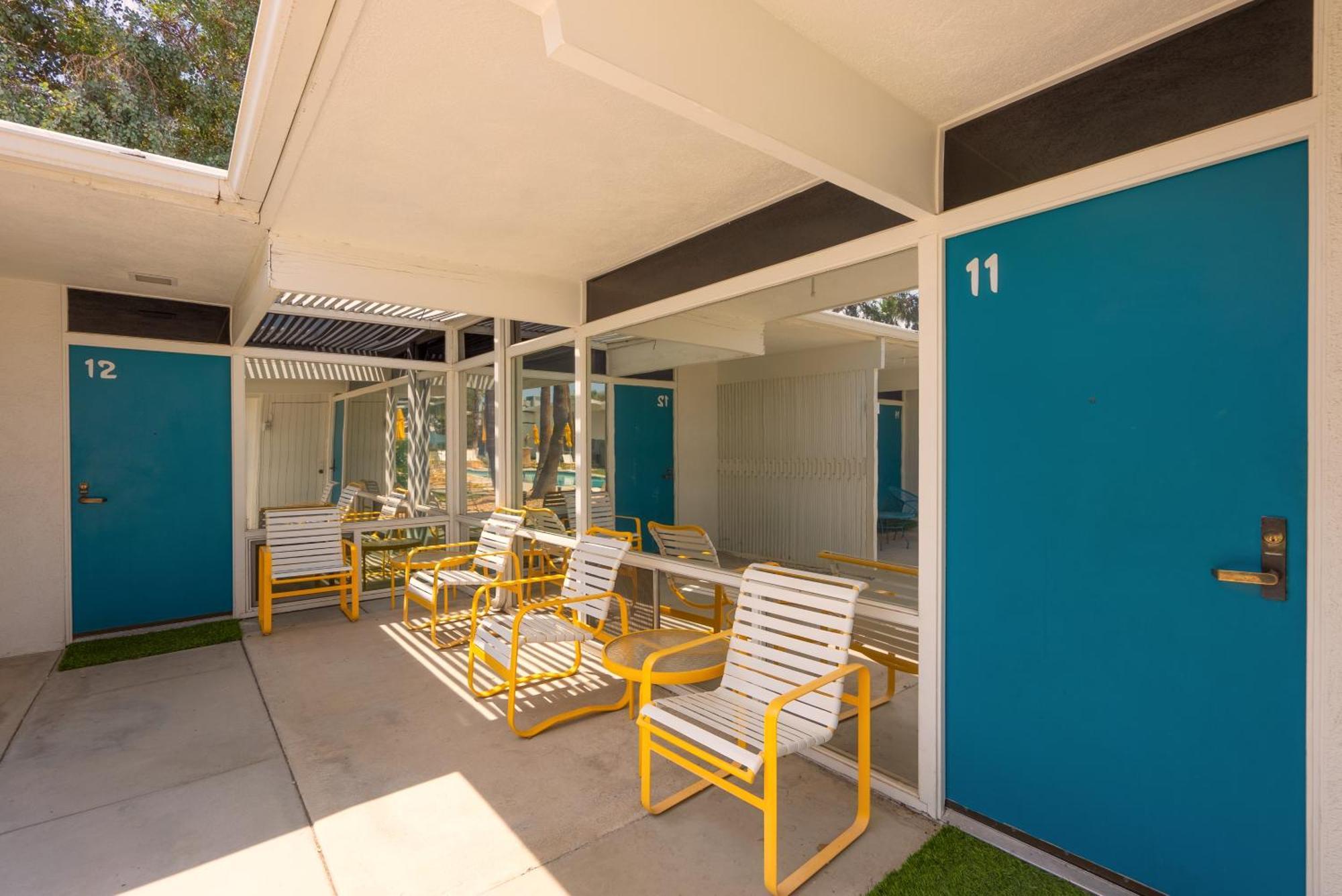 Monkey Tree Hotel By Avantstay Stylish Hotel In Palm Springs W Pool Exterior photo