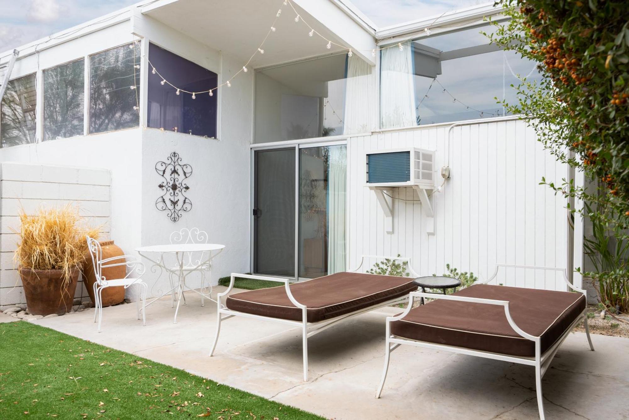 Monkey Tree Hotel By Avantstay Stylish Hotel In Palm Springs W Pool Exterior photo