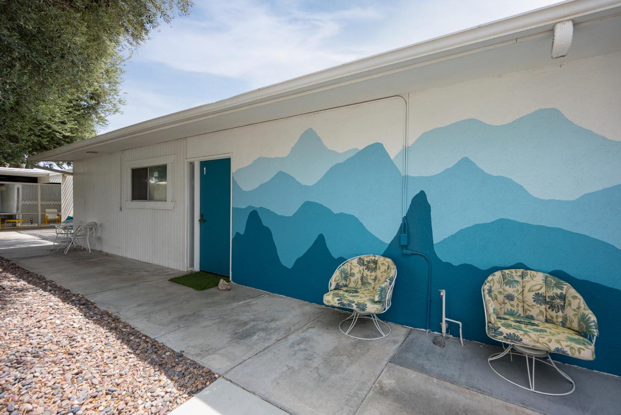 Monkey Tree Hotel By Avantstay Stylish Hotel In Palm Springs W Pool Exterior photo