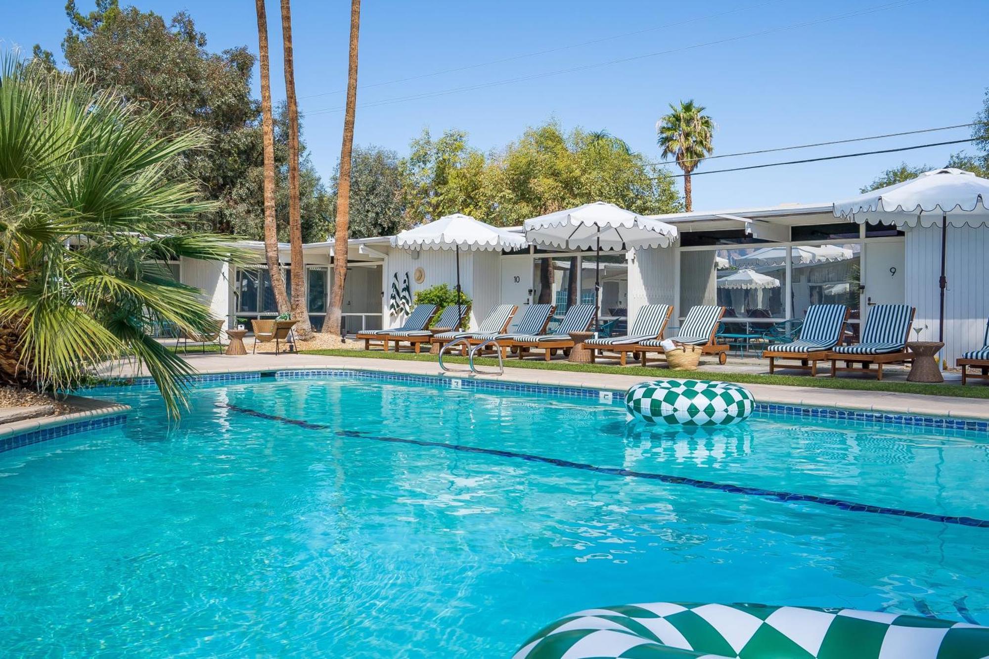 Monkey Tree Hotel By Avantstay Stylish Hotel In Palm Springs W Pool Exterior photo