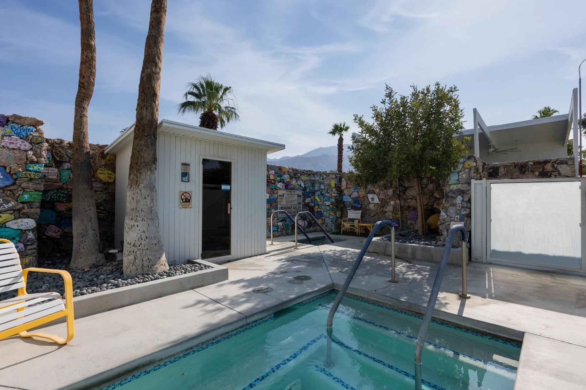 Monkey Tree Hotel By Avantstay Stylish Hotel In Palm Springs W Pool Exterior photo