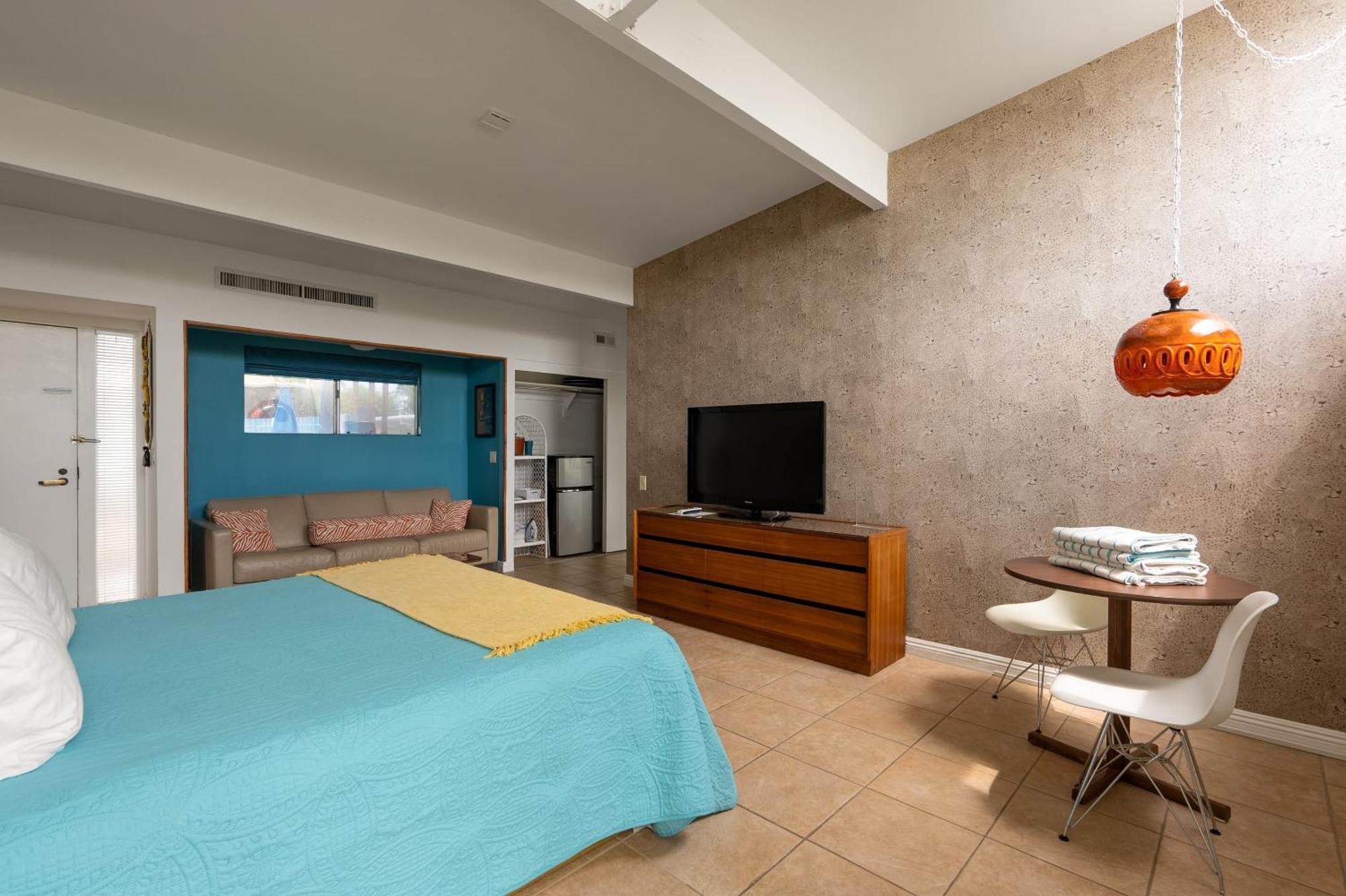 Monkey Tree Hotel By Avantstay Stylish Hotel In Palm Springs W Pool Exterior photo