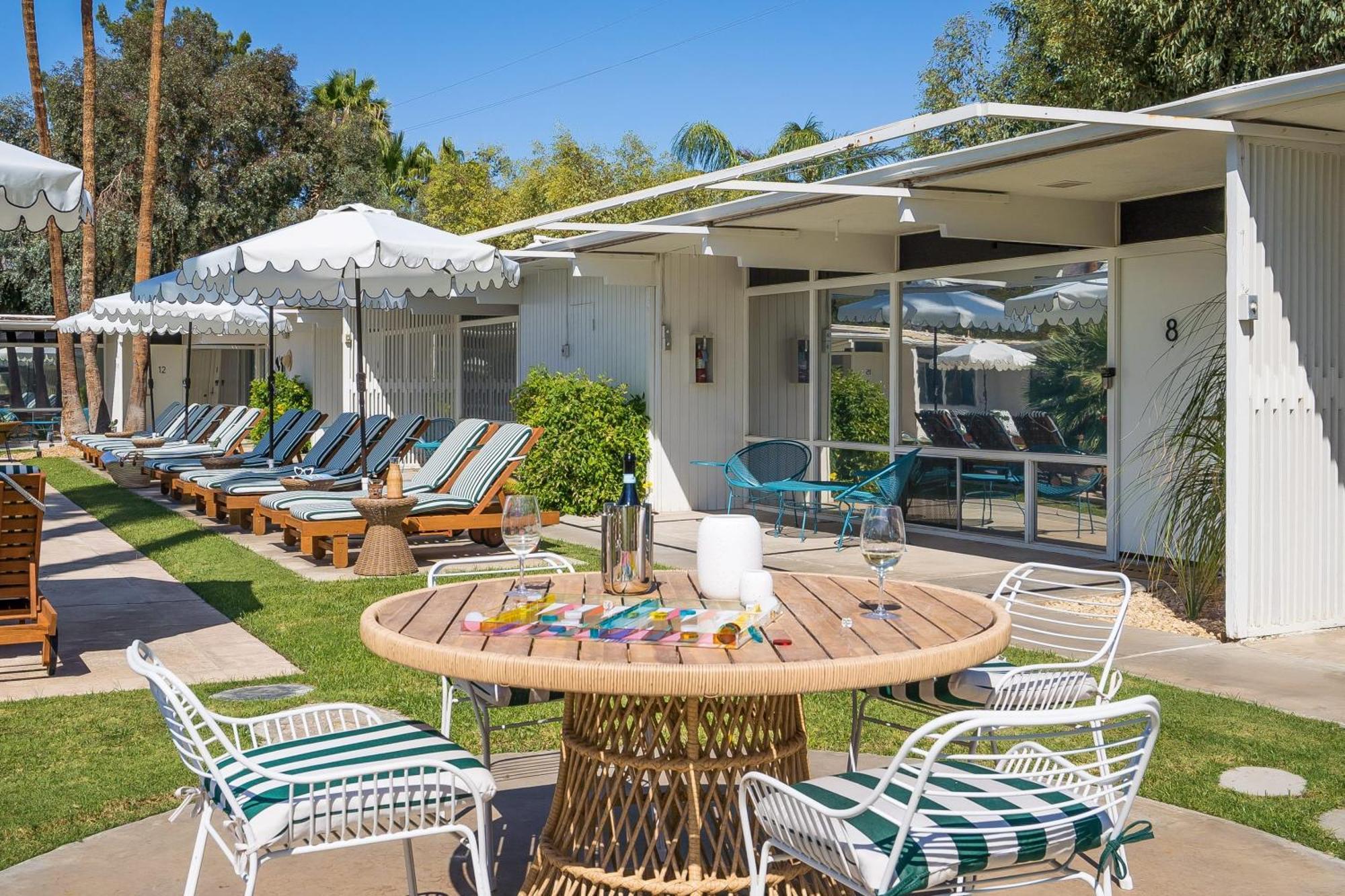 Monkey Tree Hotel By Avantstay Stylish Hotel In Palm Springs W Pool Exterior photo
