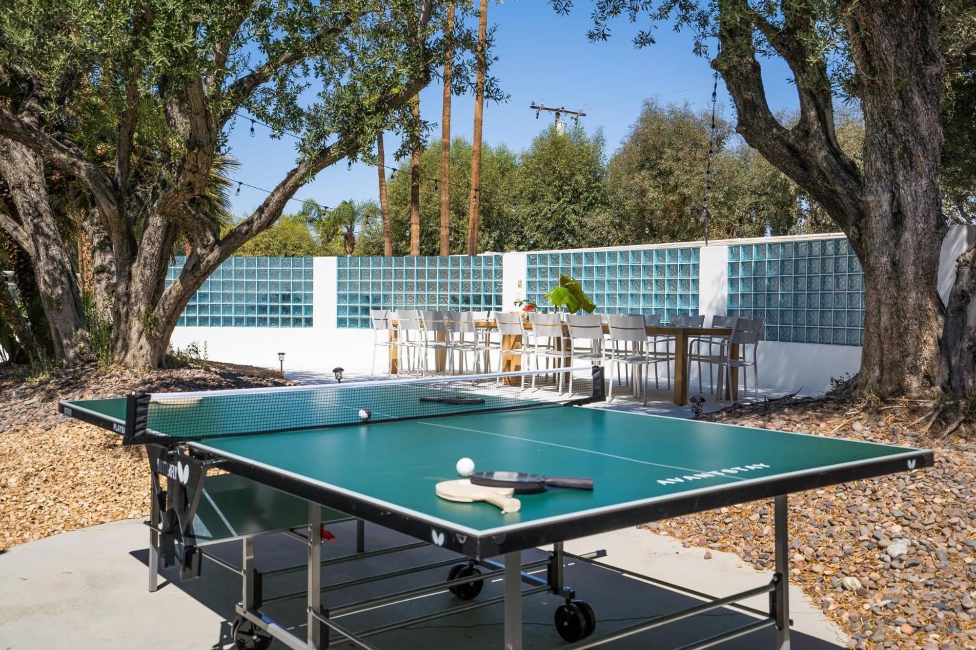 Monkey Tree Hotel By Avantstay Stylish Hotel In Palm Springs W Pool Exterior photo