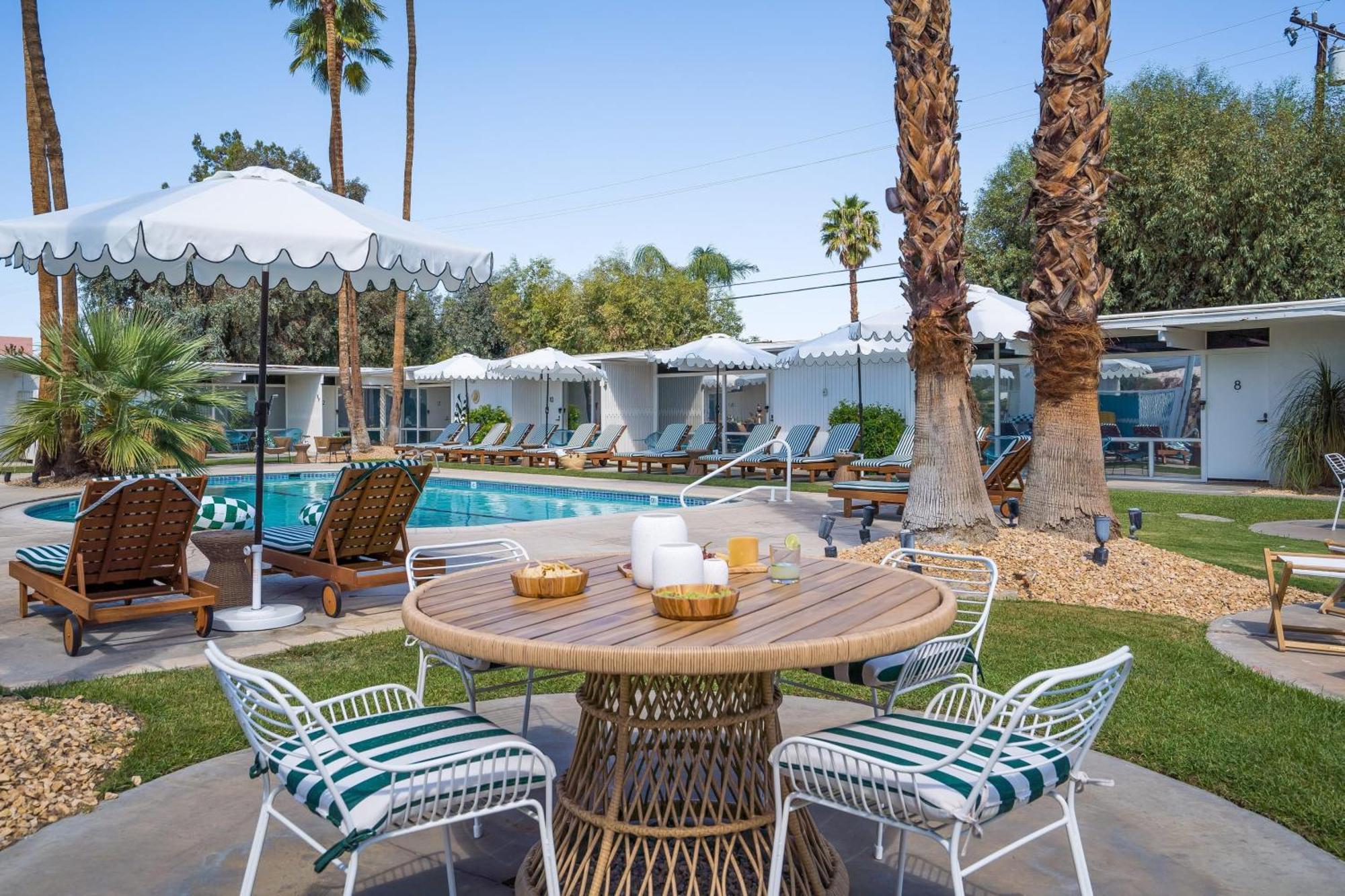 Monkey Tree Hotel By Avantstay Stylish Hotel In Palm Springs W Pool Exterior photo