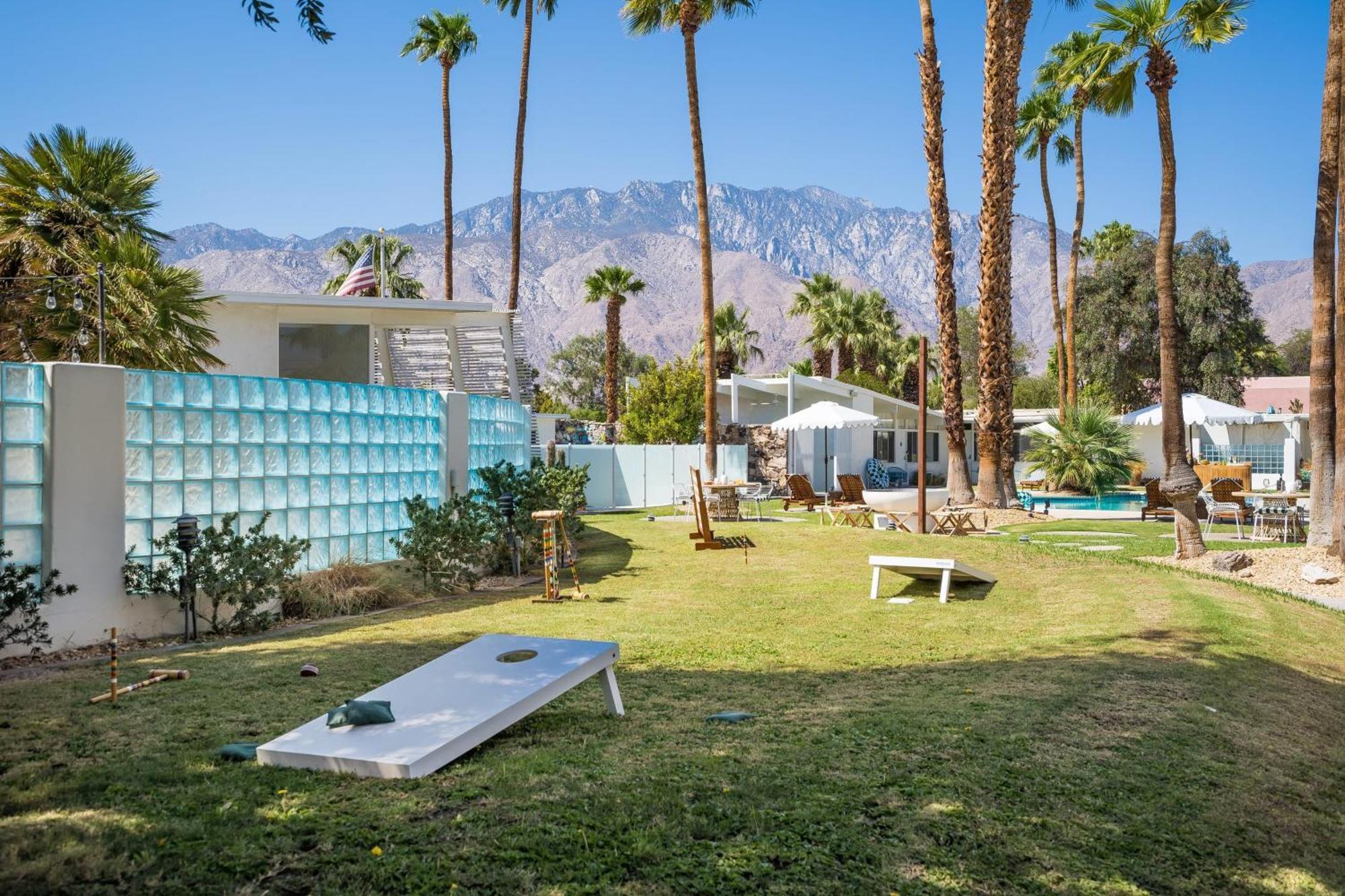 Monkey Tree Hotel By Avantstay Stylish Hotel In Palm Springs W Pool Exterior photo