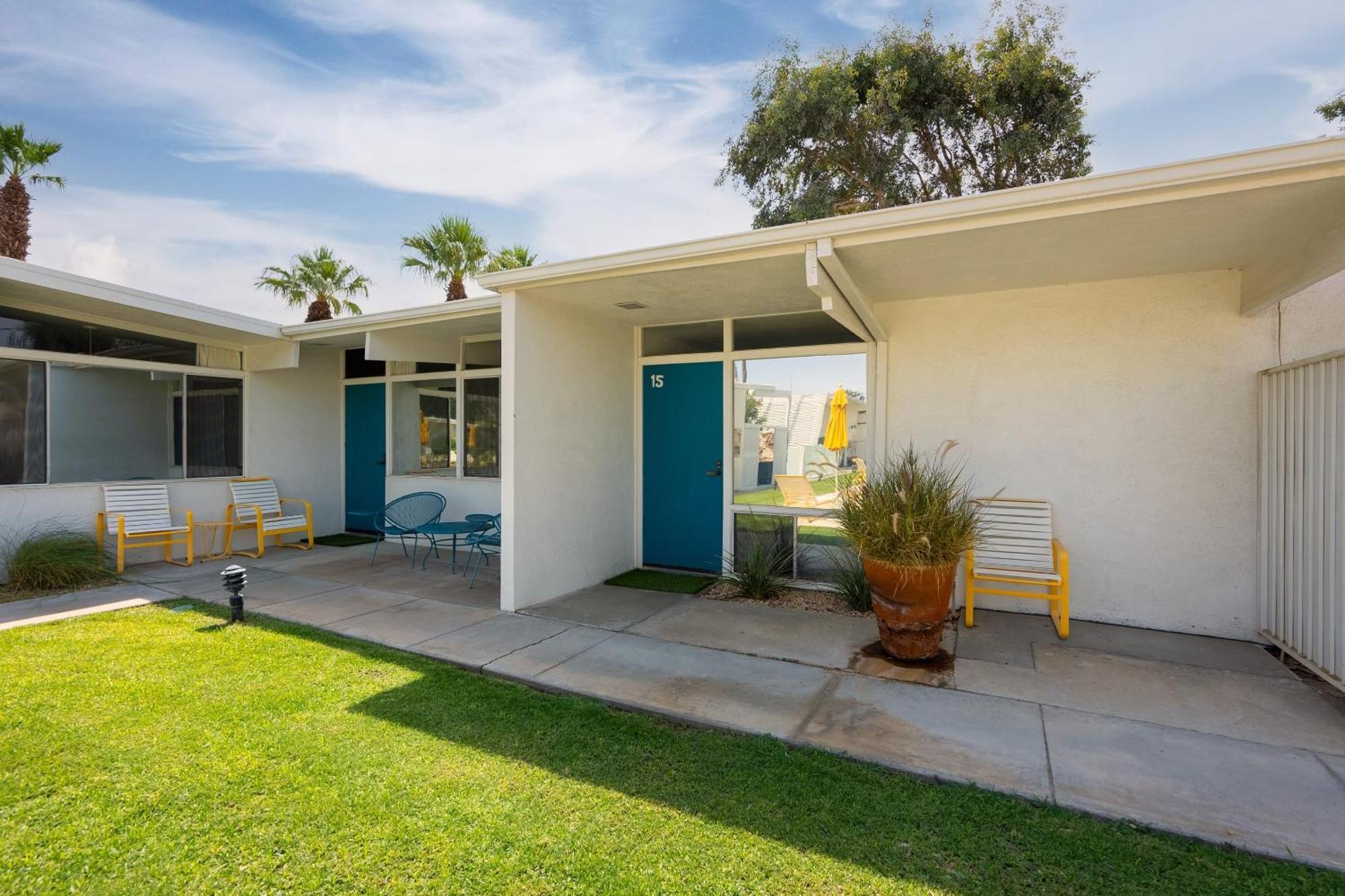 Monkey Tree Hotel By Avantstay Stylish Hotel In Palm Springs W Pool Exterior photo