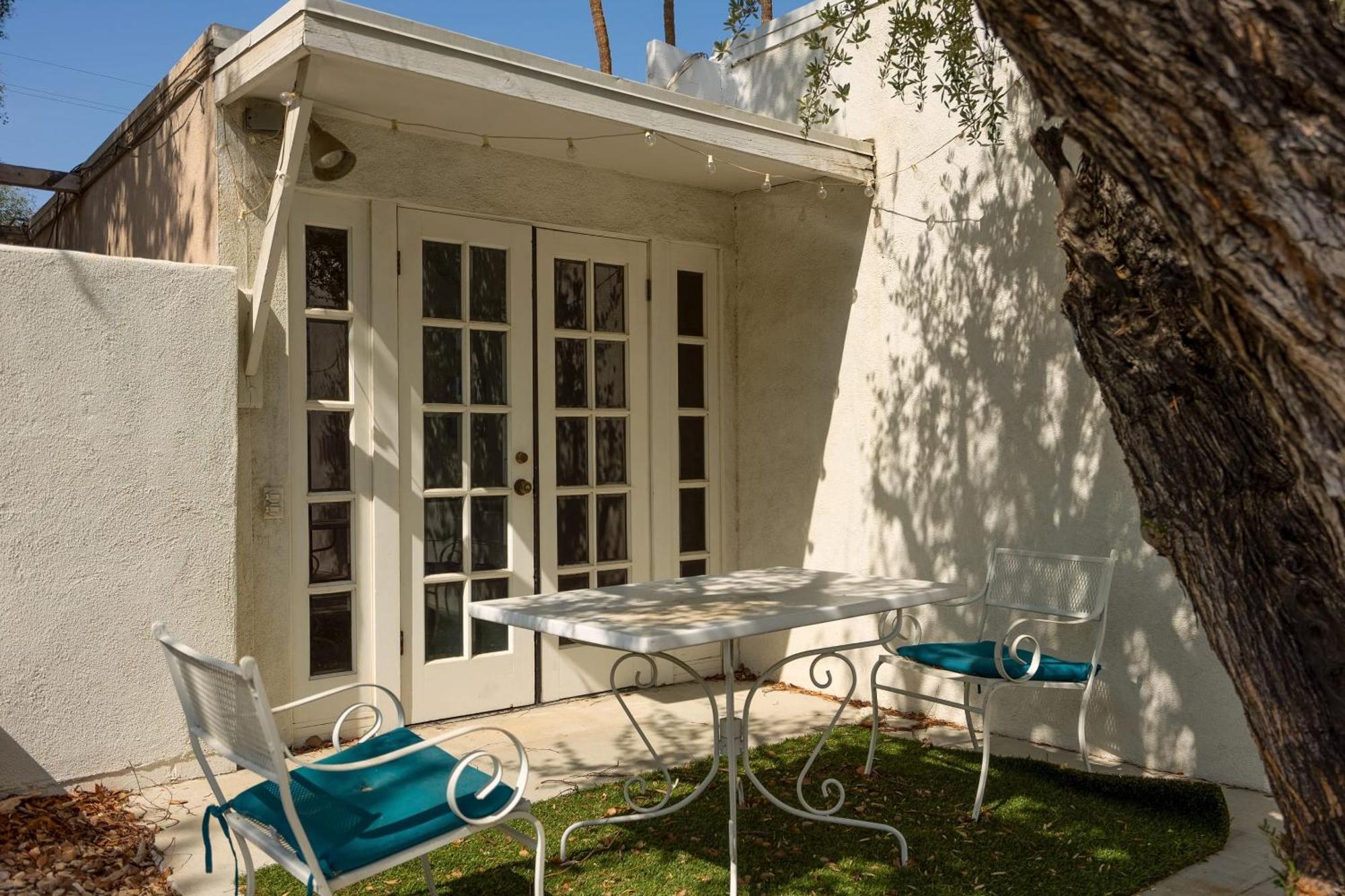 Monkey Tree Hotel By Avantstay Stylish Hotel In Palm Springs W Pool Exterior photo
